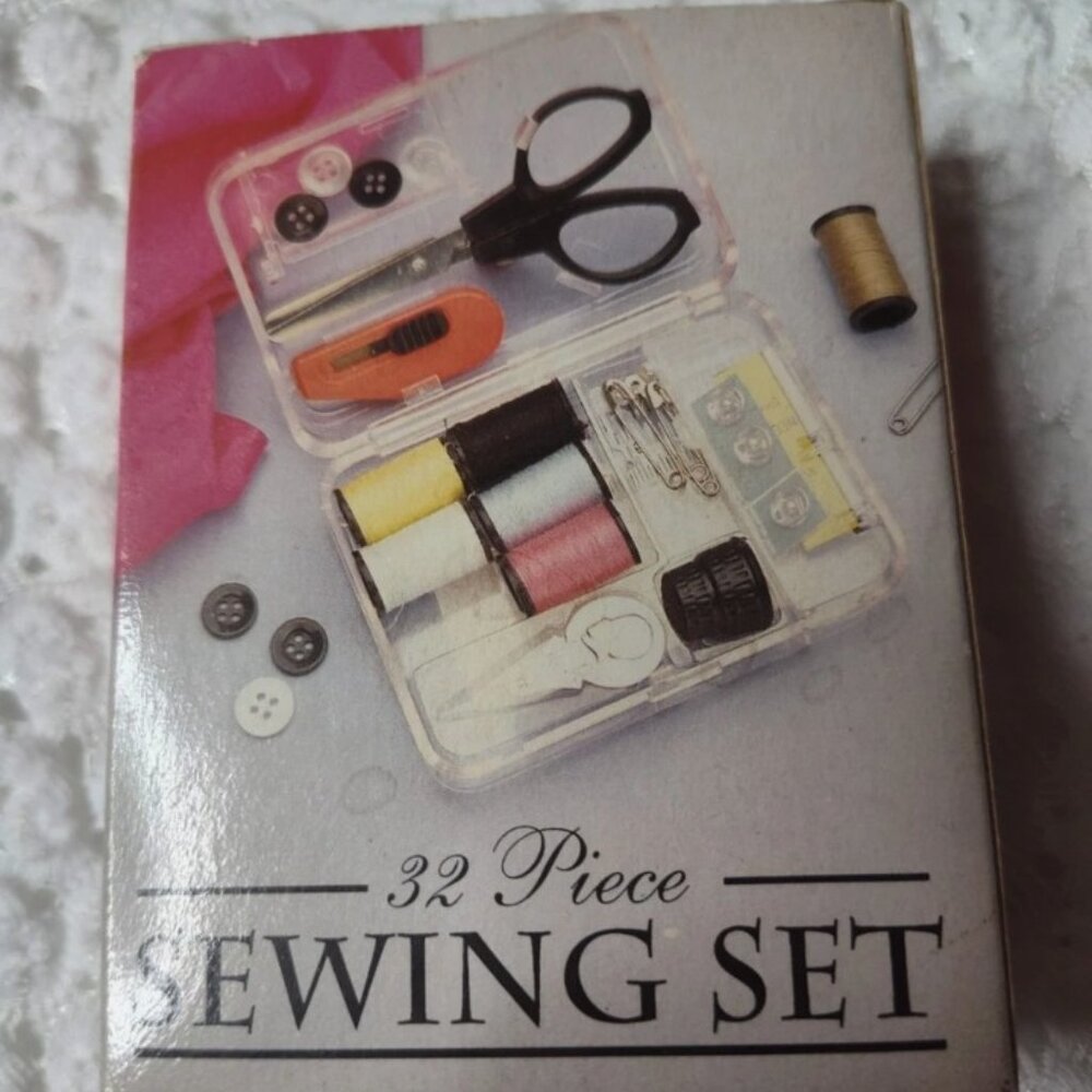 32-piece Travel Sewing Kit